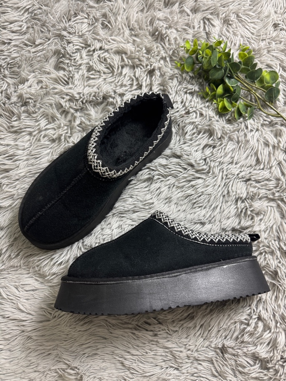 Black Women's Platform Slip-On Shoes - Cozy Faux Suede size 9
